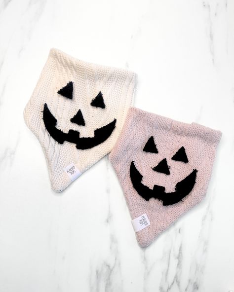 HAPPY OCTOBER 1st! 👻✨🎃 This is your sign to get your pup some spooky season bandanas just in time for Halloween! These textured sweater pumpkin dog bandanas are the perfect cozy accessory for Fall! 🙌 Happy October 1st, Halloween Dog Bandana, Sweater Pumpkins, Happy October, Cozy Accessories, October 1st, Lantern Design, Halloween Dog, Halloween News