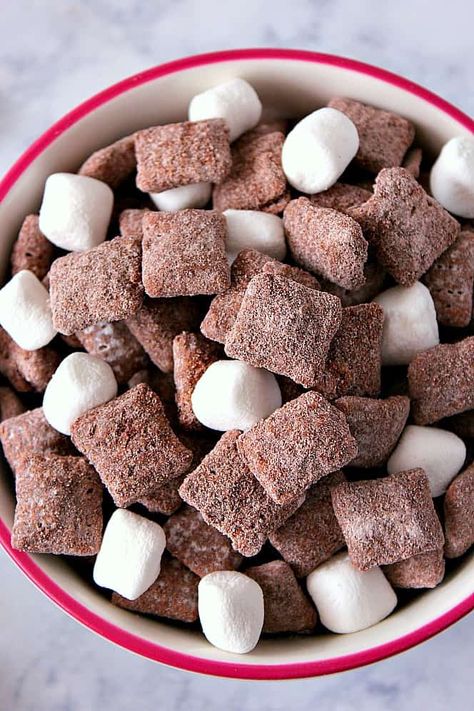 Chocolate Chex Mix Recipes, Puppy Chow Cookies, Puppy Chow Chex Mix Recipe, Chex Mix Puppy Chow, Chocolate Chex, Muddy Buddies Recipe, Winter Snack, Puppy Chow Recipes, Hot Cocoa Mix