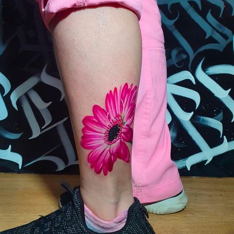 Spring Tattoos, Gerber Daisy Tattoo, Gerbera Daisy Tattoo, Tatted Quotes, Mexican Art Tattoos, Pink Gerbera, Beautiful Flower Tattoos, Daisy Tattoo, Tatuaje A Color