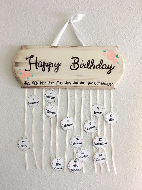 Bday Chart For Classroom, Creative Birthday Charts For Classroom, Birthday Chart Design, Classroom Birthday Displays, Classroom Birthday Ideas, Birthday Classroom Display, Birthday Chart For Preschool, Preschool Birthday Board, Class Birthday Display