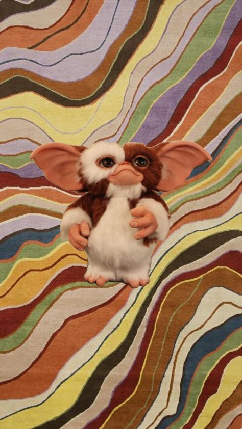 Gremlin Wallpaper, Gremlins Aesthetic, Gizmo Wallpaper, Gremlins Wallpaper, Aries Aesthetic, Nostalgic Childhood, Baby Mickey, Halloween Wallpaper Iphone, Huawei Watch