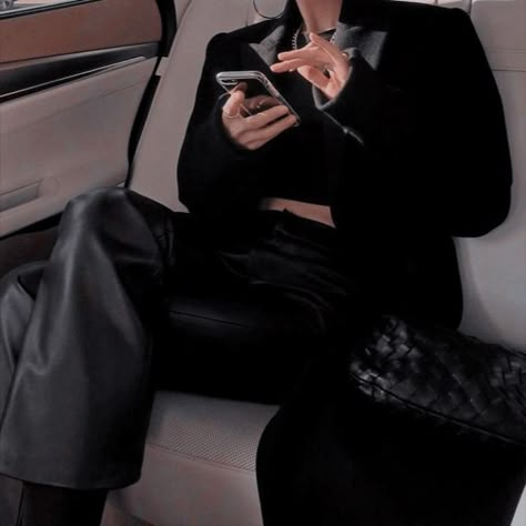 Mafia Queen, Mafia Wife, Women Ceo, Boss Outfit, Mafia Boss, Feeling Pictures, Lady Grey, Aesthetic Women, Future Lifestyle