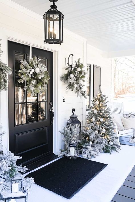 black_and_white_christmas_front porch_decor (17) Black And White Outdoor Christmas Decor, Christmas Decorations Modern House, Black And White Modern Farmhouse Decor, Farmhouse Christmas Front Porch Decor, Black And White Front Porch Ideas, Christmas Steps Decor Outdoor, Black And White Christmas Porch, Winter Wonderland Front Yard, Black And White Porch Decor