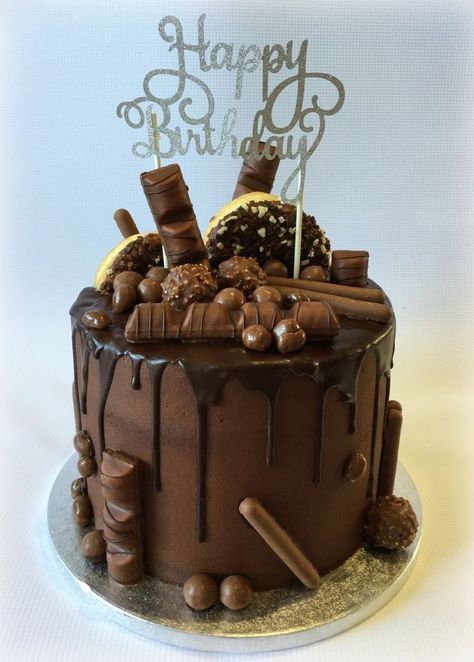 Chocolate Drip Cake Birthday, Chocolate Birthday Cake Decoration, Drip Cake Recipes, Candy Birthday Cakes, Chocolate Cake Designs, Chocolate Drip Cake, Chocolate Cake Decoration, Dark Chocolate Cakes, Birthday Cake Chocolate