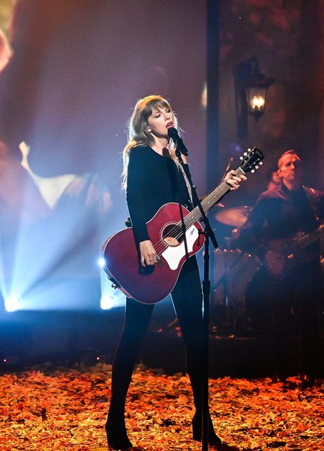 Taylor Swift Singing, Photos Of Taylor Swift, Loving Him Was Red, Estilo Taylor Swift, Swift Photo, All Too Well, Taylor Swift Red, Red Taylor, Taylor Swift Wallpaper