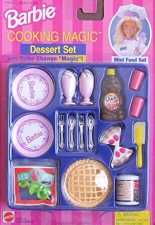 Barbie Cooking, 1997 Barbie, Cake Slices, Sliced Apples, Barbie Playsets, Accessoires Barbie, Barbie 90s, Barbie Food, Barbie Doll Set