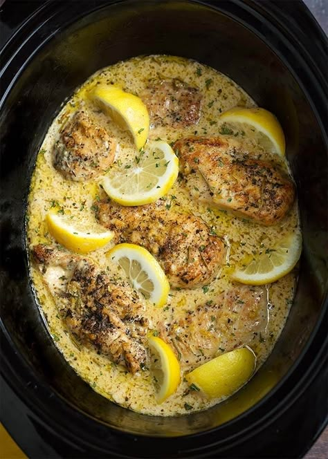 Lemon Chicken Breast Recipes, Chicken Breast Recipes Slow Cooker, Ayam Mentega, Slow Cooker Lemon Chicken, Chicken Breast Slow Cooker, Crockpot Chicken Breast, Creamy Lemon Chicken, Easy Chicken Breast, Delicious Family Meals