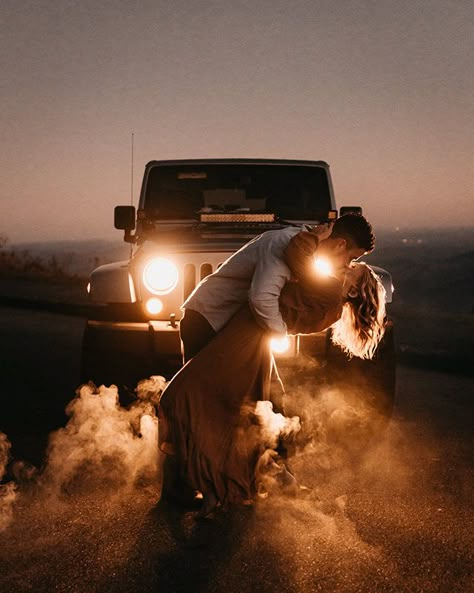 Headlight Engagement Pictures, Divorce Cake, Creative Photoshoots, Country Couple Pictures, Cute Country Couples, Forest Engagement, Cute Engagement Photos, Country Couples, Couples Pictures