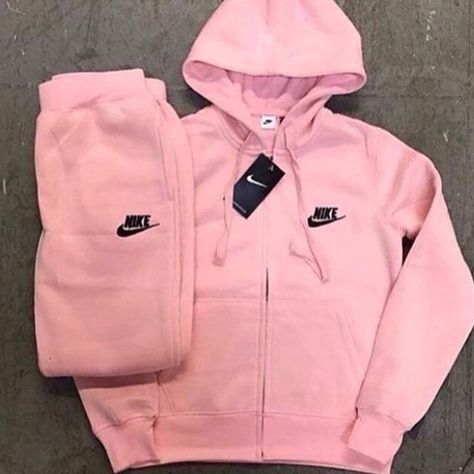 Nike Rosa, Sweat Suits Outfits, Mode Harajuku, Nike Sweatsuit, Shoes Air Max, Sweater Nike, Nike Shoes Air, Cute Nike, Cute Nike Outfits