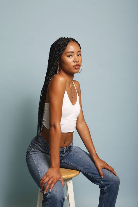 Simple Photography Poses Black Women, Senior Studio Pictures, Simple Studio Photoshoot Ideas, Studio Photoshoot Black Women, Photography Poses Black Women, Shoot Ideas Black Women, Simple Studio Photoshoot, Black Model Photoshoot, Photo Shoot Ideas Black Women