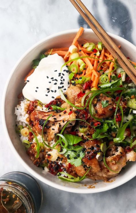 Miso Chicken Thighs, Meal Salads, Chicken Sushi, Poke Recipe, Miso Chicken, Poke Bowl Recipe, Chicken Bowl Recipe, Poke Bowls, Chicken Rice Bowls