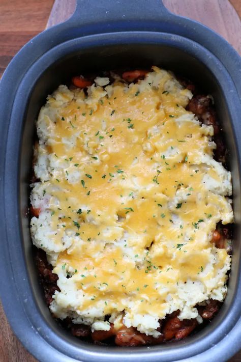 Keith's Casserole--a warm, comforting shepherd's pie made in the slow cooker with a savory blend of ground beef, tender carrots, and a creamy layer of cheesy mashed potatoes. Perfect for a no-fuss dinner, it’s a comforting classic. Slow Cooker Shepherd's Pie, Slow Cooker Ground Beef Recipes, Slow Cooker Ground Beef, Cheesy Mashed Potatoes, Paprika Potatoes, Shepherd's Pie, Shepherds Pie, Baby Carrots, Convenience Food