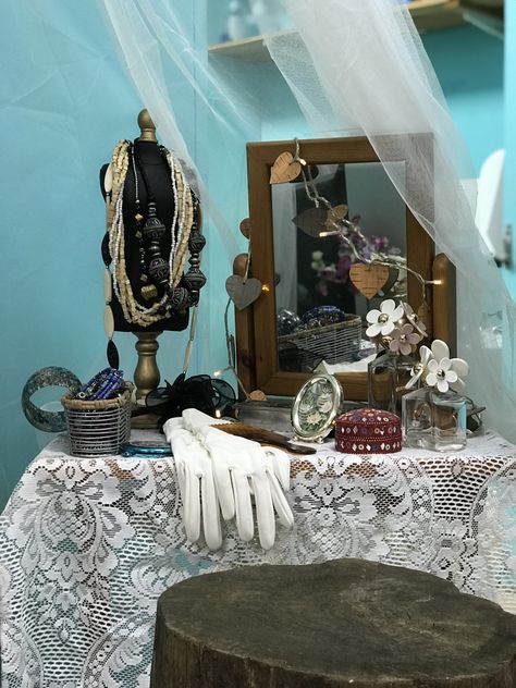 Our curiosity approach dressing table Curiosity Approach Role Play, Dressing Up Area Eyfs, The Curiosity Approach, Curiosity Approach Eyfs Preschool, Curiosity Approach Eyfs, Dress Up Area, Natural Classroom, Reggio Emilia Classroom, Curiosity Approach