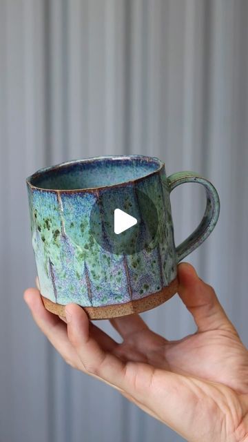 How To Throw A Mug On The Wheel, Ceramic Mug Design Ideas, Pottery Videos Wheel, Wheel Pottery Ideas, Ceramics Videos, Ceramics Pottery Mugs, Make A Mug, Wheel Throwing, Pottery Videos