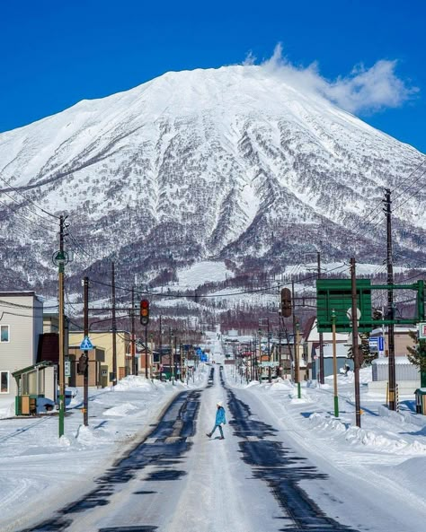 Japan Skiing, Hokkaido Winter, Gunung Fuji, Niseko Japan, Japan Winter, Shibuya Crossing, Japan Culture, Mt Fuji, Japan Aesthetic