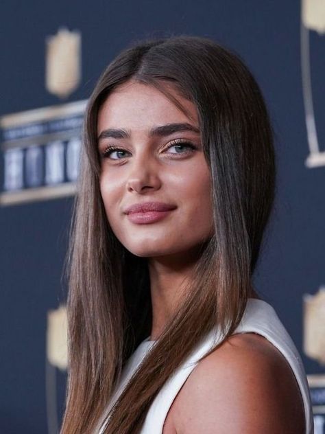 IMG Models Who Dominate The Fashion Industry Taylor Hill Style, Inka Williams, Taylor Marie Hill, Vs Angels, Taylor Hill, Img Models, Victoria Secret Fashion, Face Card, 인물 사진