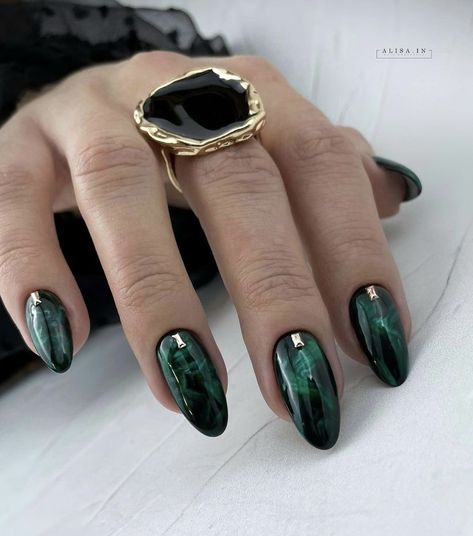 Trendy Green Nails, Emerald Nails, Green Acrylic Nails, Dark Green Nails, Green Nail Art, Nagel Tips, Modern Nails, Goth Nails, Vibrant Nails