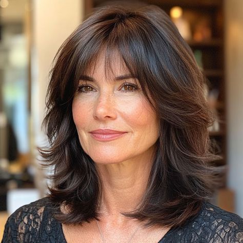 Hair Styles For Over 40, Short Layers With Bangs, Hair Styles With Bangs Over 50 Medium, Haircut For Thinning Hair Women, Fine Hair With Layers, Medium Length Bob Hairstyles, Layered Short Haircut, Over 50 Hairstyles For Women, Collarbone Length Hair