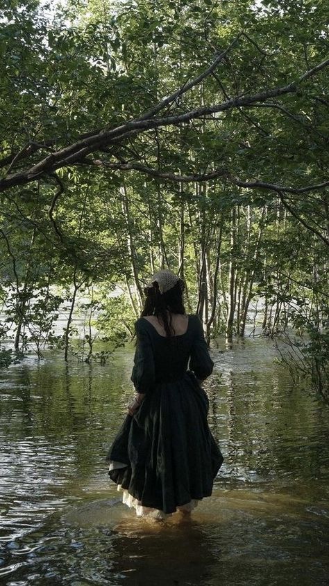 Nature Goth Outfit, Forest Witch Aesthetic Fashion, Southern Gothic Aesthetic Fashion, Dark Fairy Aesthetic Clothes, Cottage Goth Aesthetic, Dark Cottage Core Fashion, Ophelia Core, Goth Cottagecore Aesthetic, Earthy Coquette