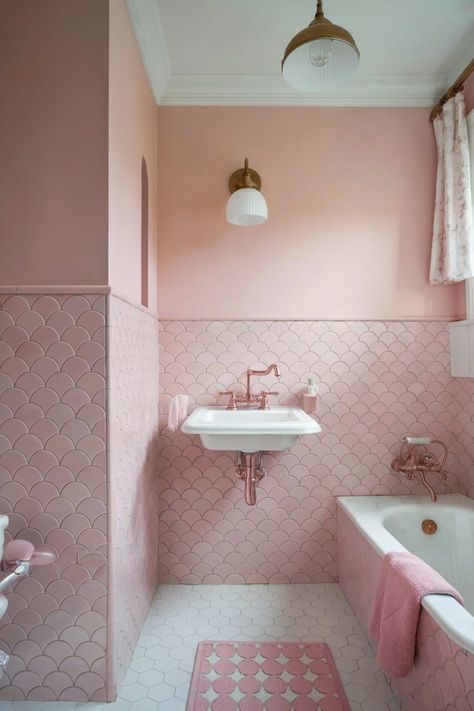 The Bathroom Ideas, Pink Bathroom Decor Ideas, Bathroom Inspiration Board, Pink Bathroom Ideas, Pink Bathrooms, Pink Bathroom Tiles, Pink And Black Bathroom, Retro Pink Bathroom, Scallop Tiles