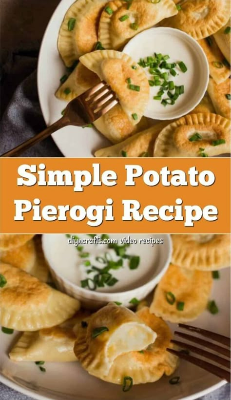 Simple And Tasty Potato Pierogi Recipe - Step-by-step recipe and video show you how to make your own homemade potato pierogies. These tasty little treats are the perfect Polish main course and can be paired with many side dishes. Potato Pierogi Recipe, Potato Pierogi, Biscuit Recipes Dinner, Quick Dinner Recipes Healthy, Pierogi Recipe, Pastas Recipes, Dinner Homemade, Easy Chicken Recipe, Quick Healthy Dinner