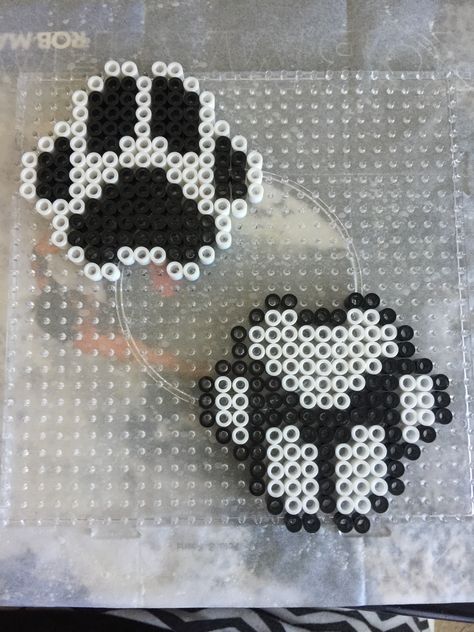 Perler/Hama paws Dog Paw Perler Beads, Matching Perler Beads Ideas, Hama Beads Kawaii, Melt Beads Patterns, Pearl Beads Pattern, Easy Perler Beads Ideas, Hama Beads Design, Fusion Beads, Diy Perler Bead Crafts