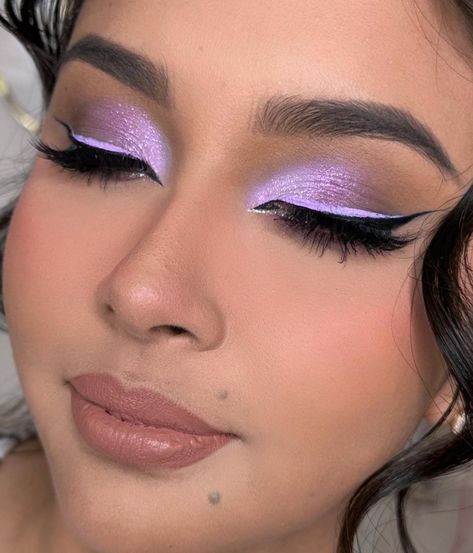 Natural Purple Makeup, Purple Eyeshadow Looks, Quinceanera Makeup, Purple Makeup Looks, Sweet 15 Party Ideas Quinceanera, Purple Quince, Birthday Makeup Looks, Birthday Makeup, Purple Birthday