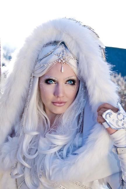 Skaði’s themes are protection, banishing, communications, insight and winter. Her symbols are white crystals or clothing. In Northern tradition, Skaði is the spirit of the north wind, who is blowing powerfully over the Earth now. She is the Goddess of winter and wears white fur, crystal armor, and a bow and arrow for hunting. Hers is the power of communication – of announcing new insights and perceptions as they awaken within. Snow Queen Costume, Ice Queen Costume, Queen Halloween Costumes, Halloween Make-up Looks, Winter Queen, Snow Princess, The Snow Queen, Queen Makeup, Dressed In White