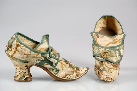 1729. British, Silk 18th Century Shoes, Century Shoes, Historical Shoes, London Museums, 18th Century Fashion, Embroidered Shoes, Female Clothing, Colorful Shoes, Cream Silk