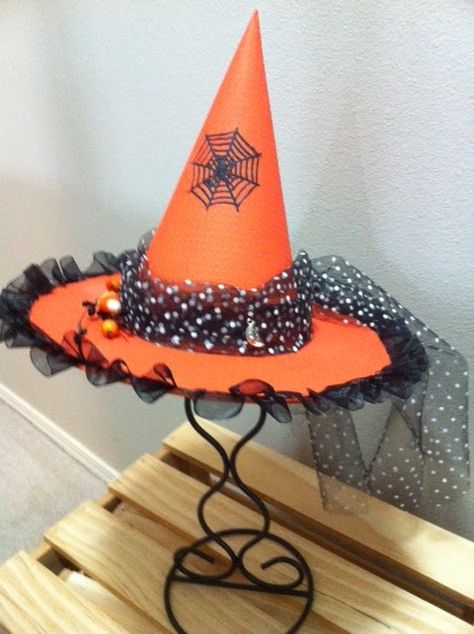 Halloween Hats Diy, Paper Mache Witch, Witch Table, Fiesta Halloween, Hat Form, Witches Hats, Fall Pumpkin Crafts, Halloween Figures, Halloween Miniatures