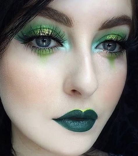 Fairy Eye Makeup, Saint Patricks Day Makeup, Fairy Eyes, Day Eye Makeup, Witch Makeup, Rave Makeup, Green Fairy, Green Makeup, Fairy Makeup