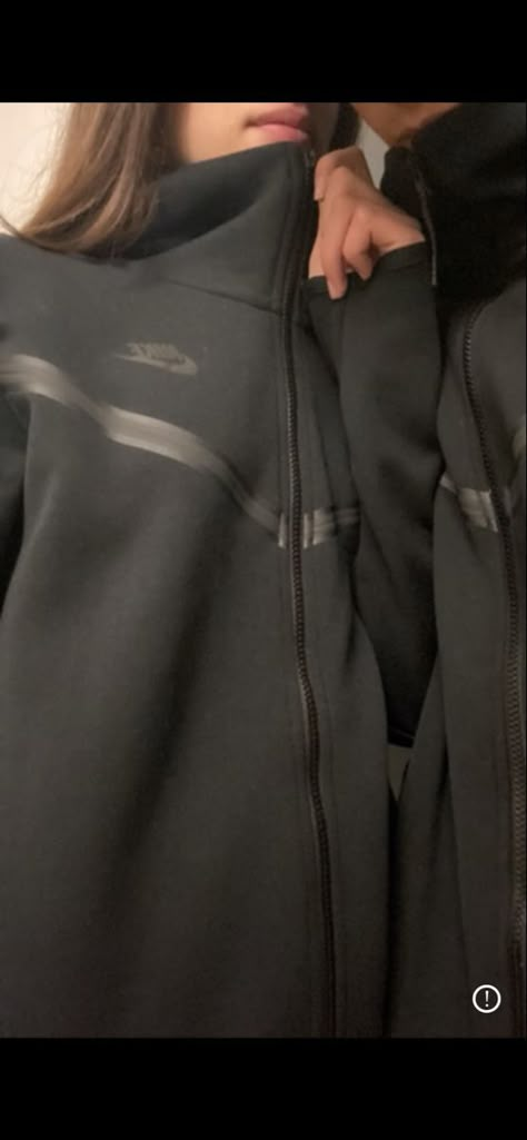 Nike Tech Tracksuit, Black Tech Fleece, Tech Tracksuit, Fleece Outfit, Cute Nike Outfits, Artsy Photos, Fake Acc, Aesthetic Christmas, Nike Tech Fleece