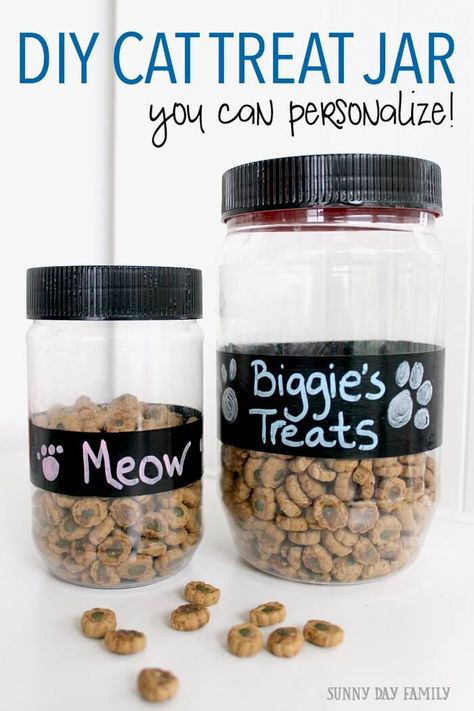 This easy DIY cat treat jar makes the perfect gift for cat lovers! Your cat will love having his own personalized treat jar, filled with treats that are good for his teeth too. Cat Treat Jar, Diy Cat Treats, Diy Cat Food, Handmade Cat Toys, Peanut Butter Jar, Treat Jar, Welcome Home Gifts, Paint Inspiration, 2 Cats