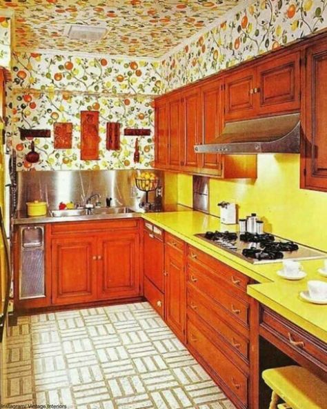 20 Kitchens from the ’70s That Are So Bad They’re Good | Dusty Old Thing Kitchen Design Apartment, 70’s Kitchen, Retro Rooms, 70s Kitchen, 1970s Kitchen, 1970s Decor, Living Tv, 1970s Home, Retro Interior Design