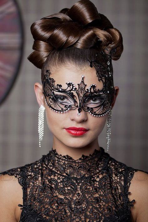 Hairstyles For Masquerade Ball, Masquerade Ball Hairstyles, Masquerade Hairstyles, Beyonce Hair, Ball Hairstyles, Athletic Hairstyles, Natural Hair Styles Easy, Chic Hairstyles, Masks Masquerade