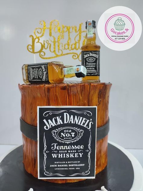 Liquor cake design Cake With Liquor Bottles, Liquor Cake Design, Birthday Cake Vodka, Liquor Cakes, Liqour Bottles, Jack Daniels Birthday, Jack Daniels Cake, Liquor Cake, Cake Vodka