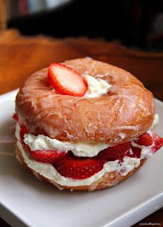 Strawberry Shortcake Recipes, Donut Glaze, Food Trends, Donut Recipes, Angel Food, Savoury Cake, Trifle, Frappe, Favorite Desserts