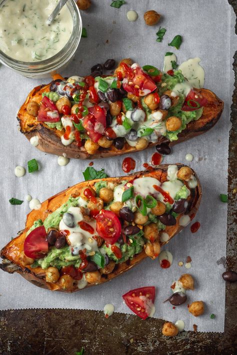 Dinner Recipes For Christmas, Stuffed Sweet Potato, Stuffed Sweet Potatoes, Baked Sweet Potatoes, Vegan Stew, Loaded Sweet Potato, Stuffed Sweet Potato Healthy, Superfood Recipes, Vegan Sweet Potato