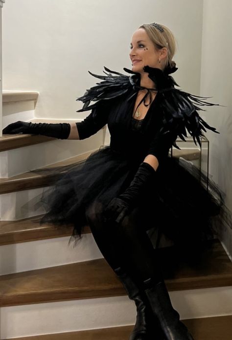 Bird Woman Costume, Raven Costume Bird, Edgar Allen Poe And Raven Costume, Womens Crow Costume, Raven Halloween Costume Diy, Halloween Raven Costume, Raven Bird Halloween Costume, Bird Halloween Costume Women, Crow Queen Costume