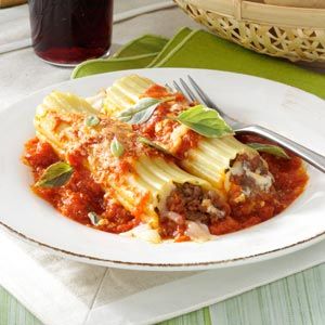 Meaty Manicotti Recipe -This simple dish has been very popular at family… Meat Manicotti, Cheese Manicotti, Manicotti Recipe, Pasta Italiana, Low Carb Dessert, How To Cook Sausage, Pasta Pasta, Pasta Pizza, Banana Bread Recipe