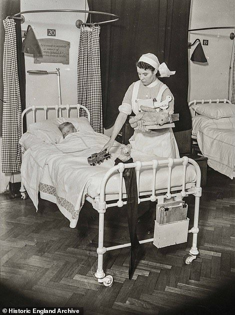 Vintage Hospital Bed, 50s Hospital, 1900s Hospital, 1930s Hospital, 1950s Hospital, Vintage Hospital, Nursing Pictures, London Hospital, History Of Nursing