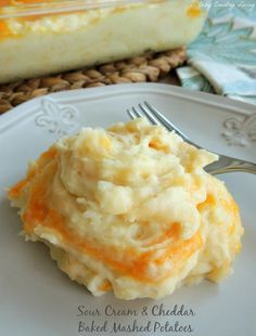 Sour Cream & Cheddar Baked Mashed Potatoes and The Greatest Holiday Side Dish Recipes Ever | Betsylife.com Potatoe Recipes, Baked Mashed Potatoes, Easy Mashed Potatoes, Good Eat, Paula Deen, Potato Dishes, Side Recipes, Veggie Dishes, Vegetable Dishes