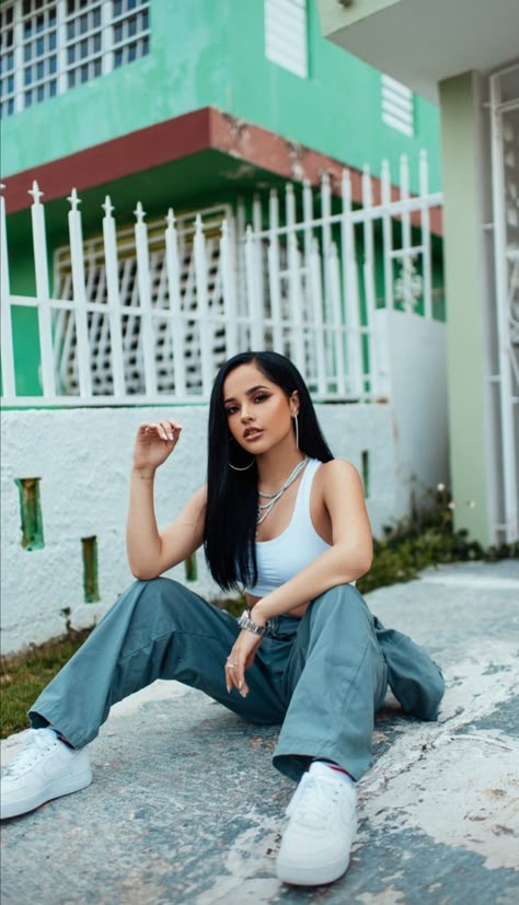 Casual Festival Outfit, Becky G Style, Becky G Outfits, Famous Outfits, 90s Hip Hop Fashion, G Photos, Becky G, Free Music, Aesthetic Outfits