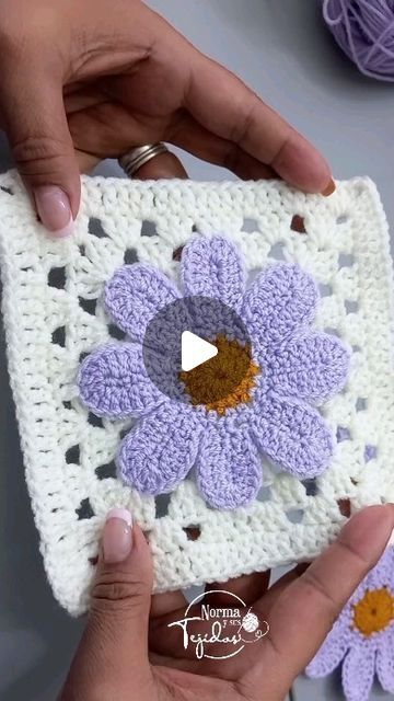 Flor Crochet, Crochet Flower Squares, Crochet Flower Blanket, Crochet Ladies Tops, Crochet Bolero, Flower Blanket, Crochet Curtains, Crochet Stitches For Beginners, Knitted Baby Blankets