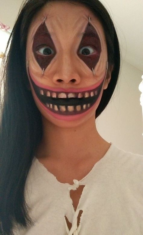 Scary Teeth Makeup, Scary Smile Makeup, Sfx Airbrush Makeup, Creepy Smile Makeup, Scary Face Paint Ideas, Burn Makeup Halloween, Horror Face Painting, Horror Face Paint, Scary Halloween Face Paint