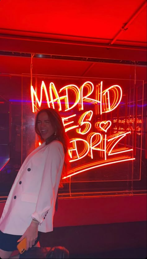 Living In Madrid Aesthetic, Madrid Pictures Ideas, Madrid Instagram Pictures, Madrid Photo Ideas, Madrid Spain Aesthetic, Ig Picture Ideas, Madrid Nightlife, Paris Living, Madrid Aesthetic