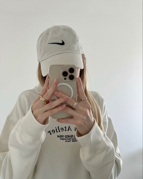 Nike Cap Outfit, White Fashion Outfits, White Fashion Aesthetic, Neutral Fashion Aesthetic, Neutral Fashion Minimalist, Feminine Outfits Casual, Neutral Fashion Summer, White Fashion Photography, Feminine Outfits