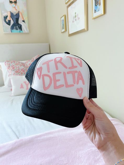 Diy Sorority Merch, Bid Day Baskets, Sorority Gift Ideas, Cute Sorority Merch, Sorority Hats, Sorority Trucker Hat Designs, Trucker Hat Sorority, Axo Merch, Sorority Apparel Hats