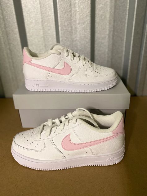 Tenis Air Force, Nike Shoes Women Fashion, Vagabond Shoes, Preppy Shoes, Nike Air Shoes, Cute Nike Shoes, Popular Shoes, Cute Nikes, Shoe Inspo