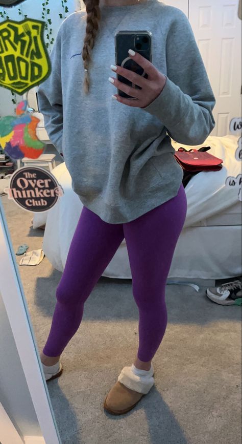 How To Style Purple Lululemon Leggings, How To Style Purple Leggings, Purple Leggings Outfit Casual, Colored Leggings Outfit School, Dark Purple Leggings Outfit, Outfits With Purple Leggings, Outfits With Colored Leggings, Color Leggings Outfit, Colorful Leggings Outfit